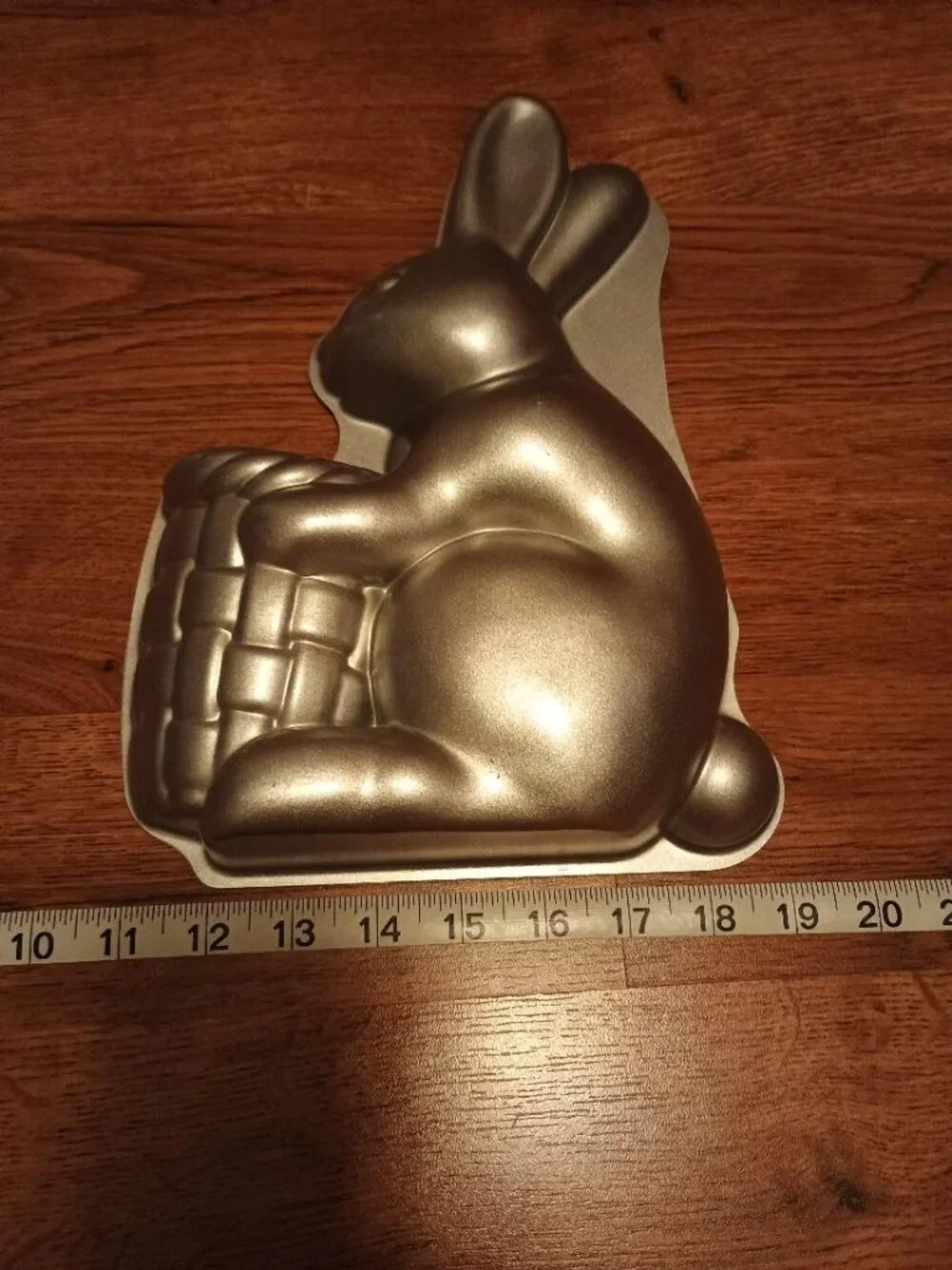 Bunny holding basket cake pan